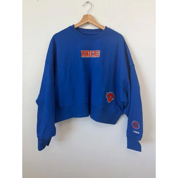 Pro Standard Women's NBA New York Knicks Fleece Crewneck Sweatshirt Size M NWT - Picture 2 of 5